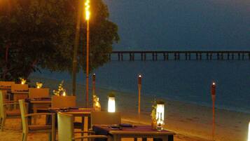 Breakfast, lunch, dinner served; Thai cuisine, beach views