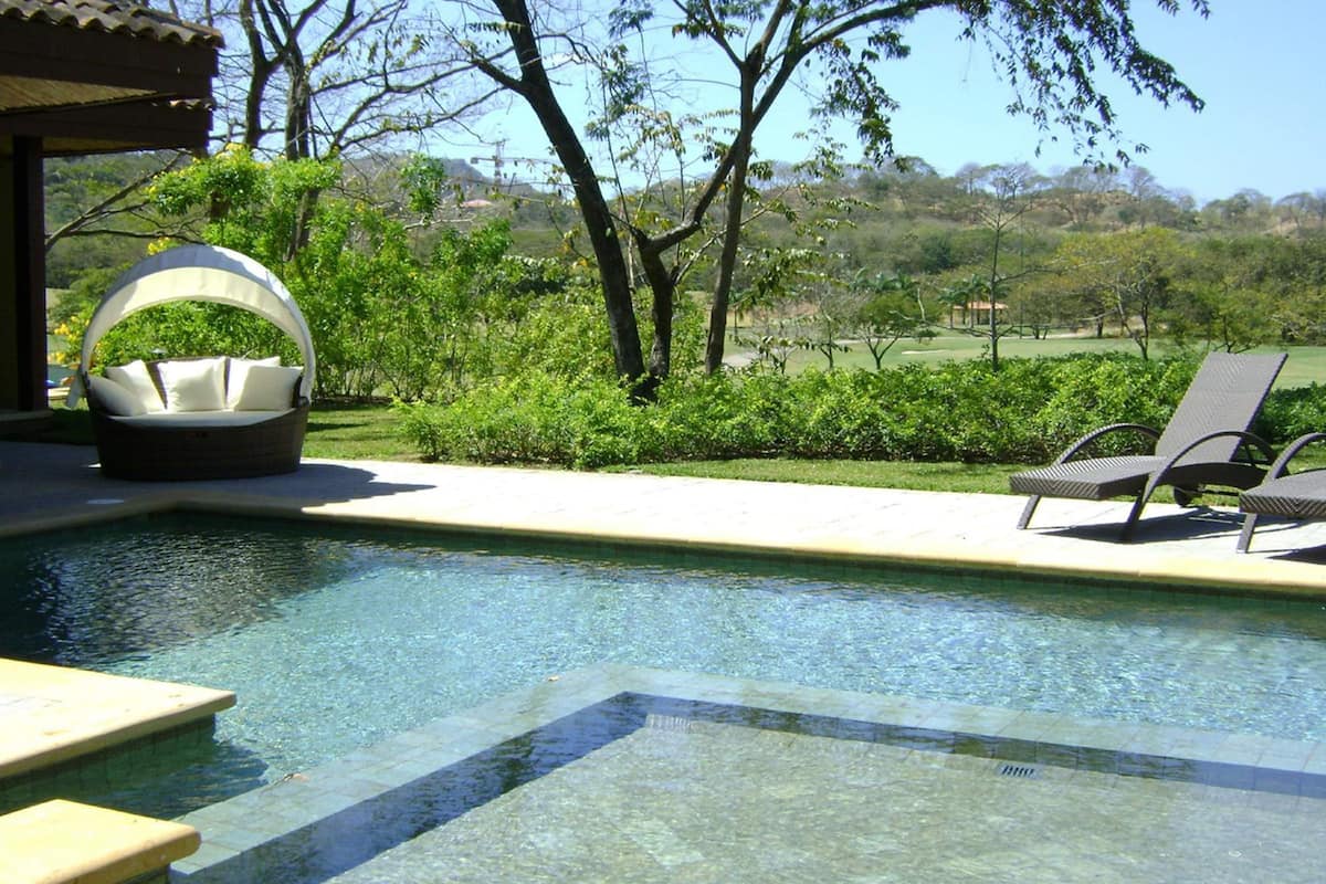 Villa 4 bedroom garden view + private pool | Down duvets, pillow-top beds, in-room safe, individually decorated