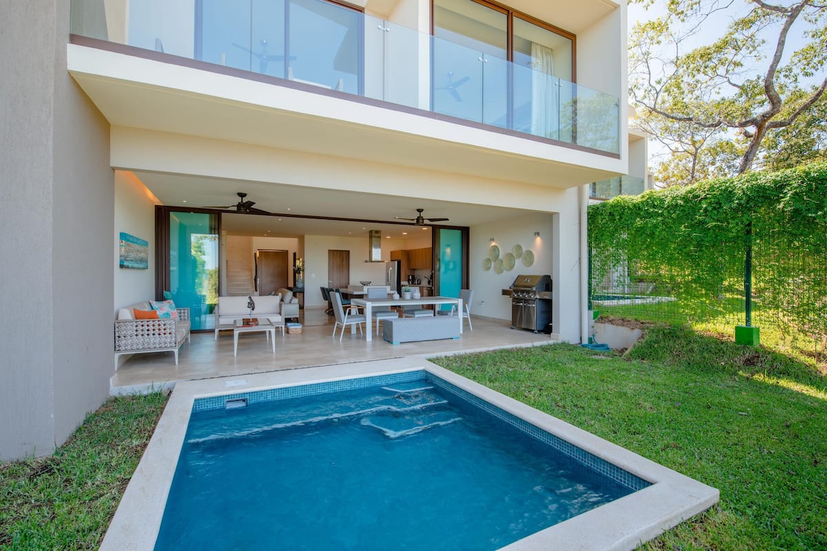 Home Town Aromo 3 Bedroom, 3 Floors. | Private pool