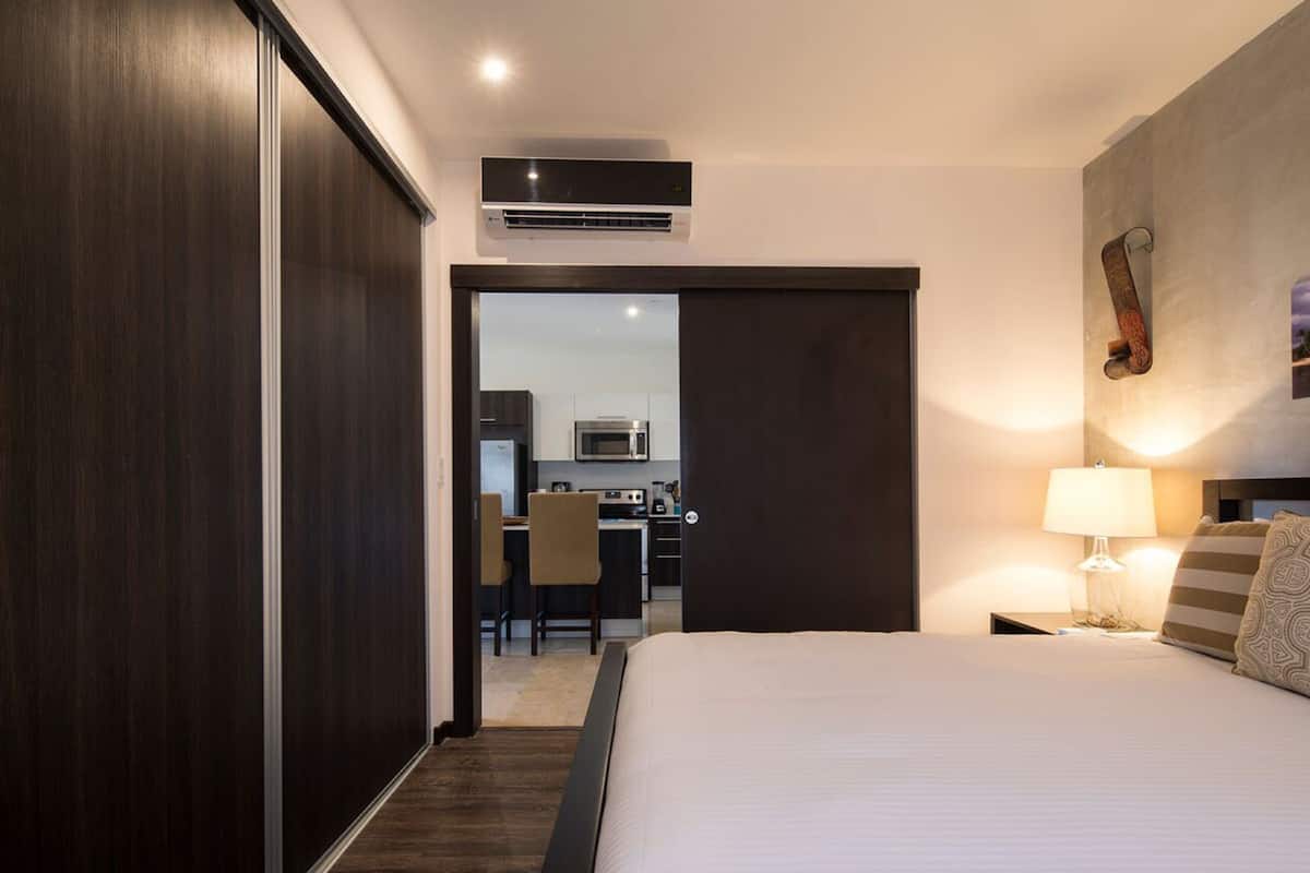 Condominium 1 bedroom ocean view | Down duvets, pillow-top beds, in-room safe, individually decorated