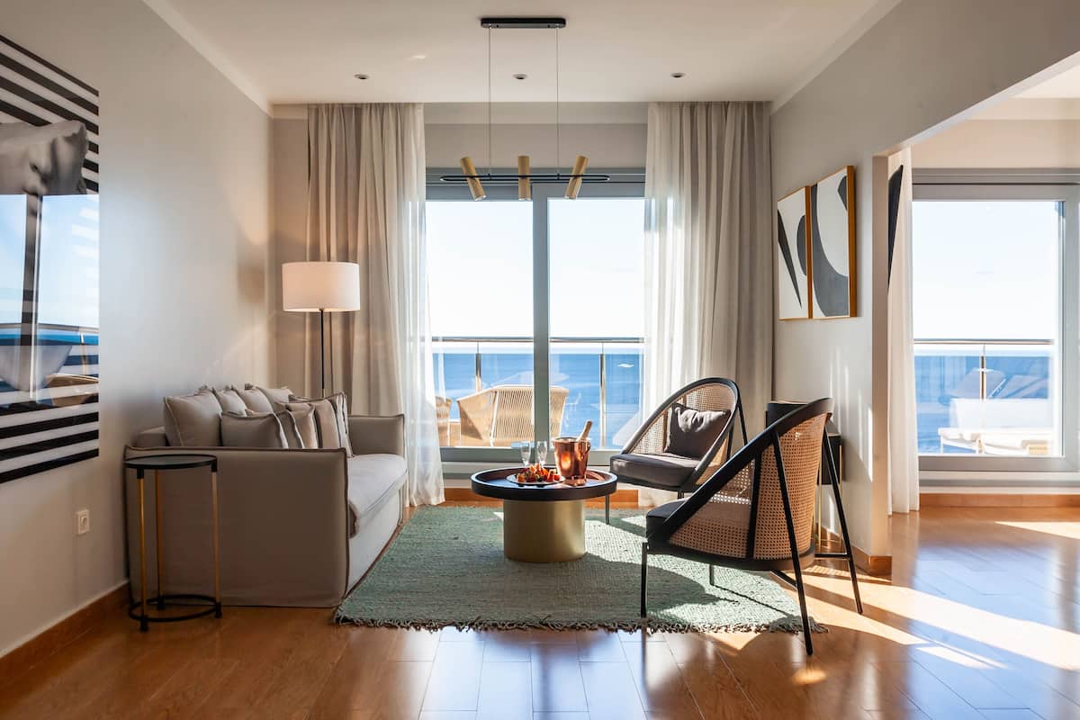 suite | 1 bedroom, premium bedding, minibar, in-room safe