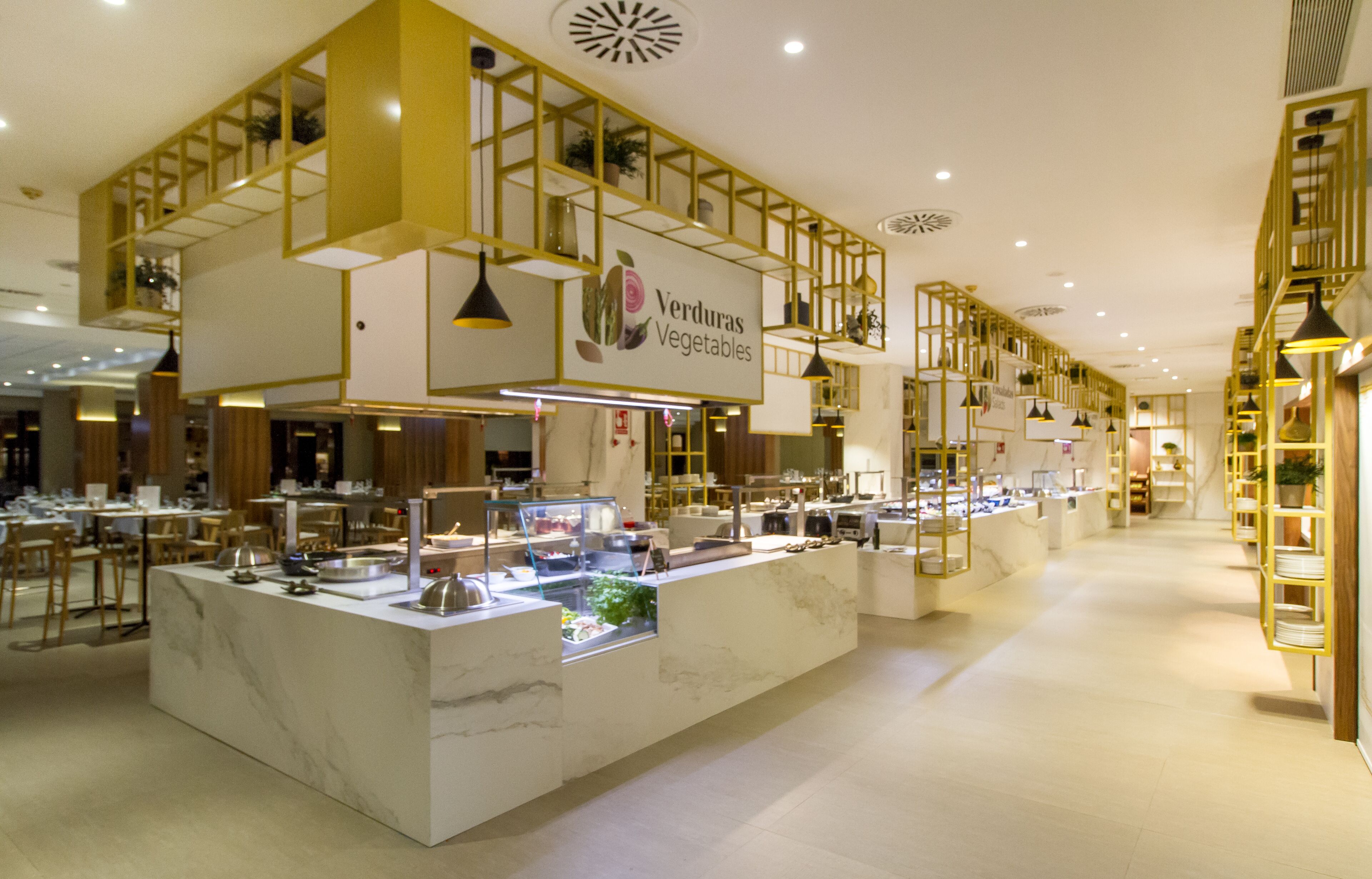 Café da manhã com buffet todos os dias (EUR 18 por pessoa) 