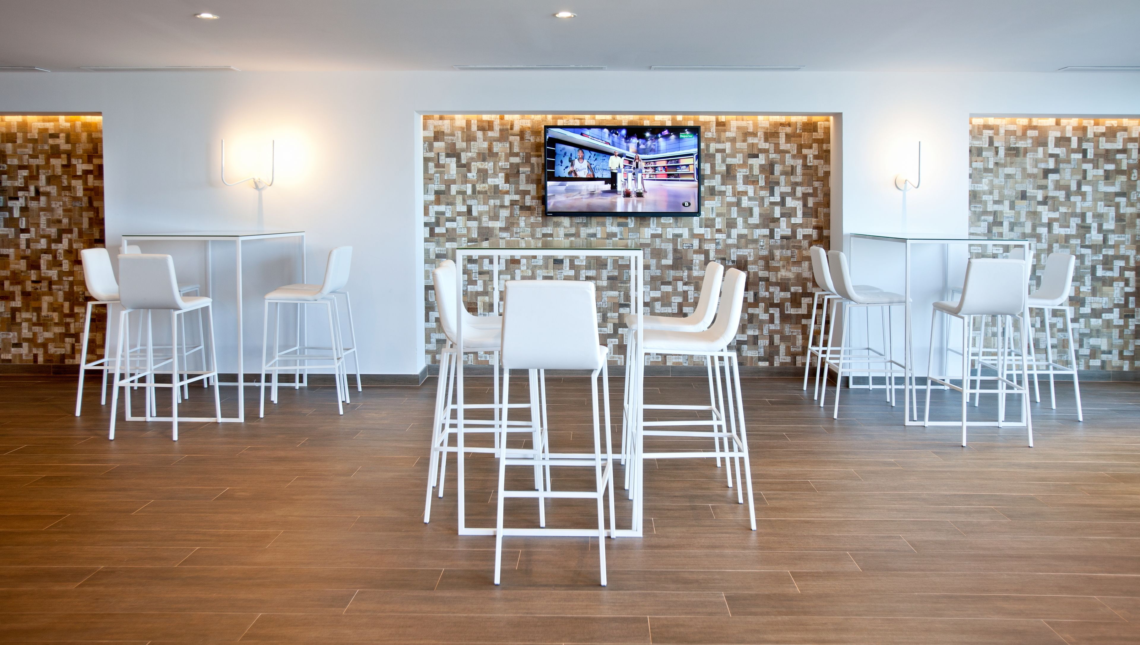 cocktail bar, beach views, open selected days