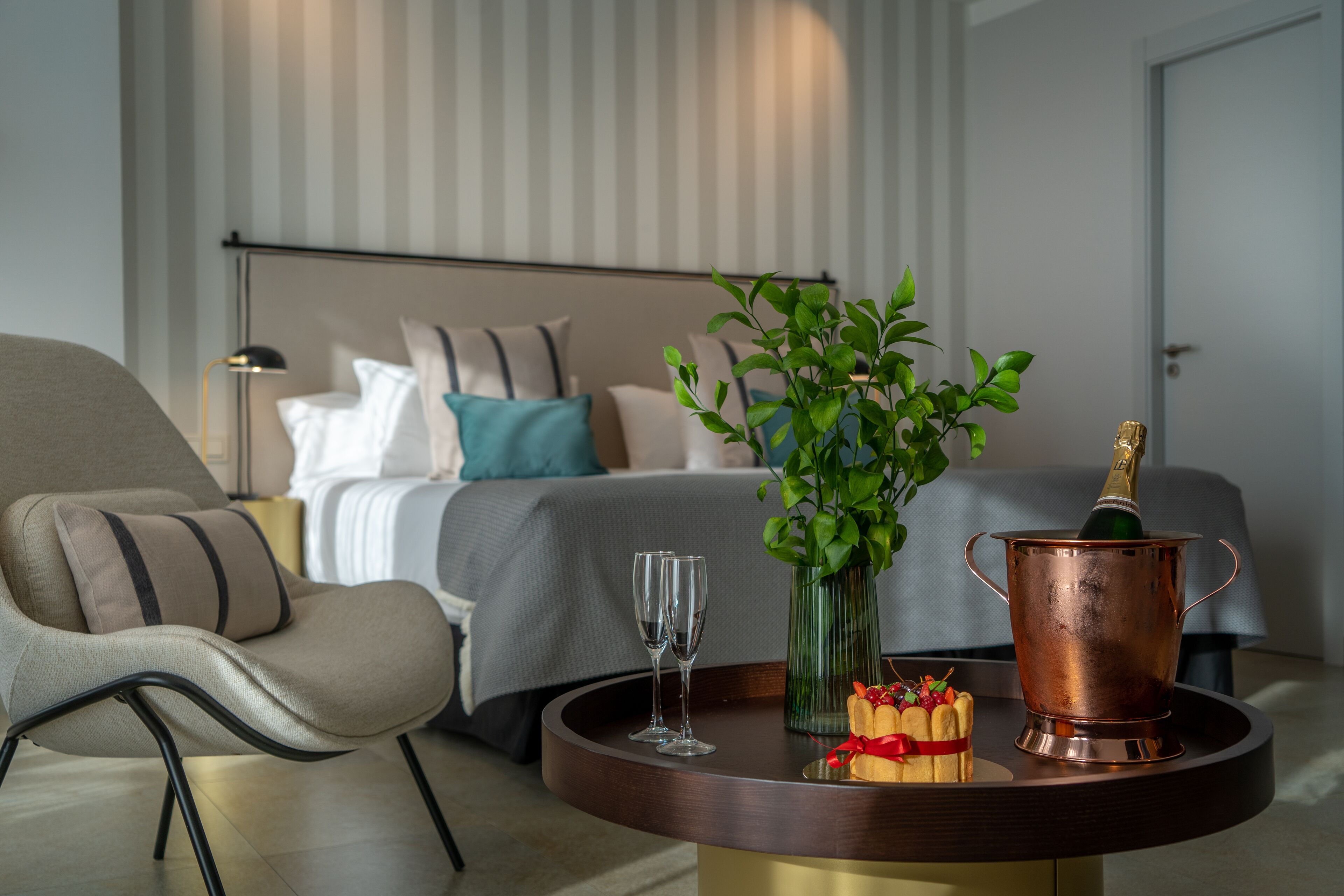 junior suite | 1 bedroom, premium bedding, minibar, in-room safe