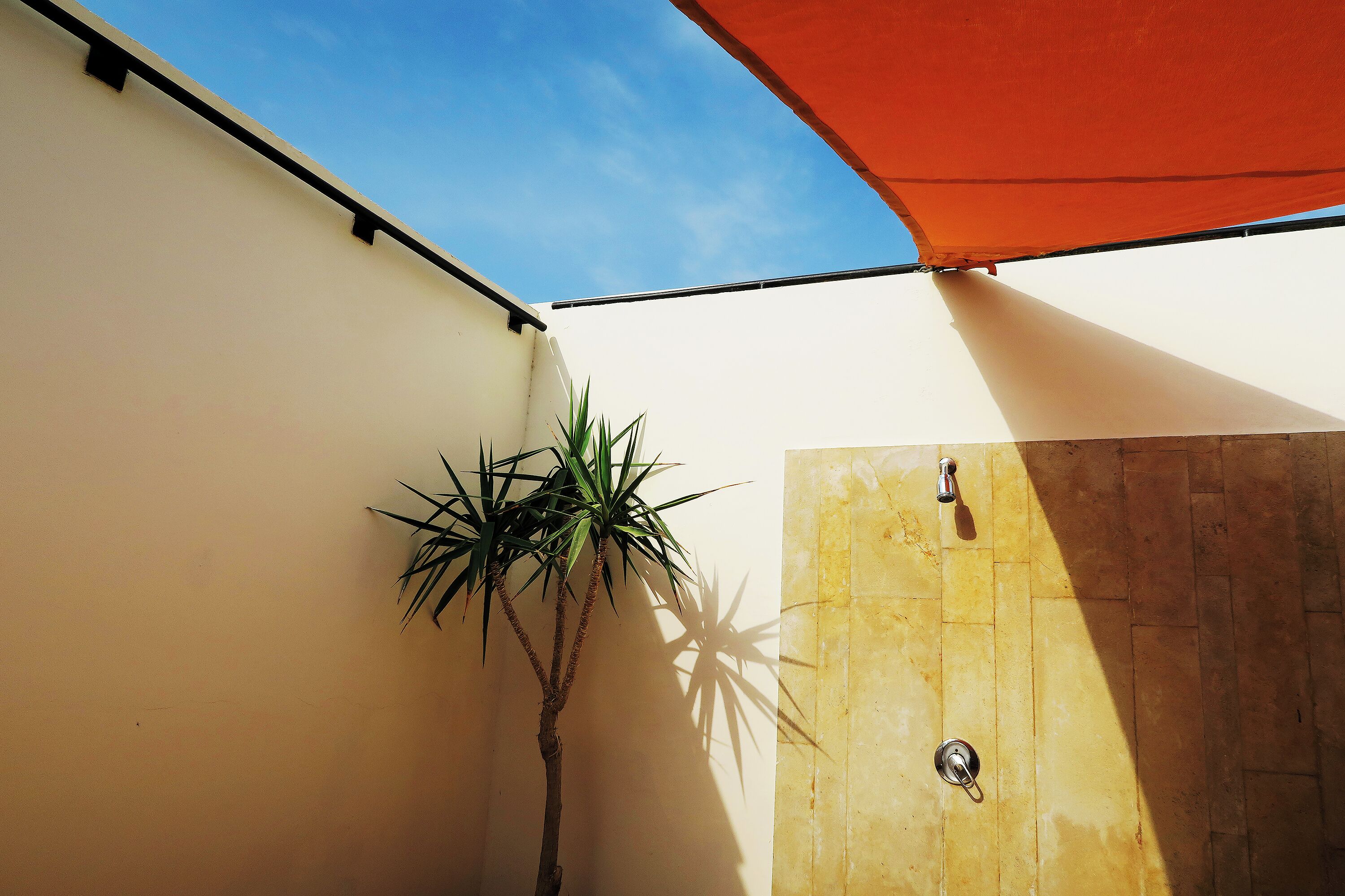 combined shower/bathtub, free toiletries, bathrobes, slippers