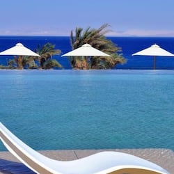 4 outdoor pools, open 9:00 AM to 5:00 PM, pool umbrellas, pool loungers