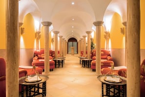 Couples treatment rooms, sauna, steam room, Turkish bath - Schloss Elmau Luxury Spa Retreat & Cultural Hideaway (Kruen)