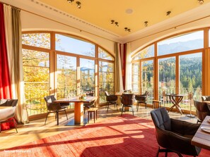 7 restaurants, breakfast, lunch, dinner served; international cuisine 