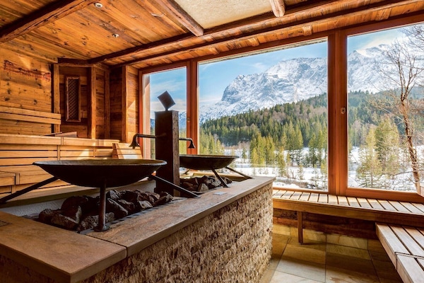 Couples treatment rooms, sauna, steam room, Turkish bath
