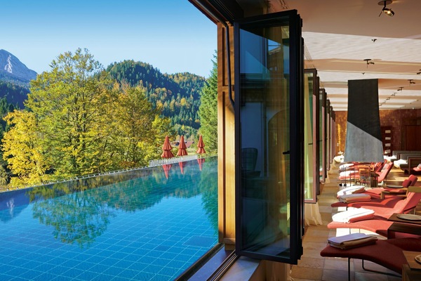 Indoor pool, 5 outdoor pools