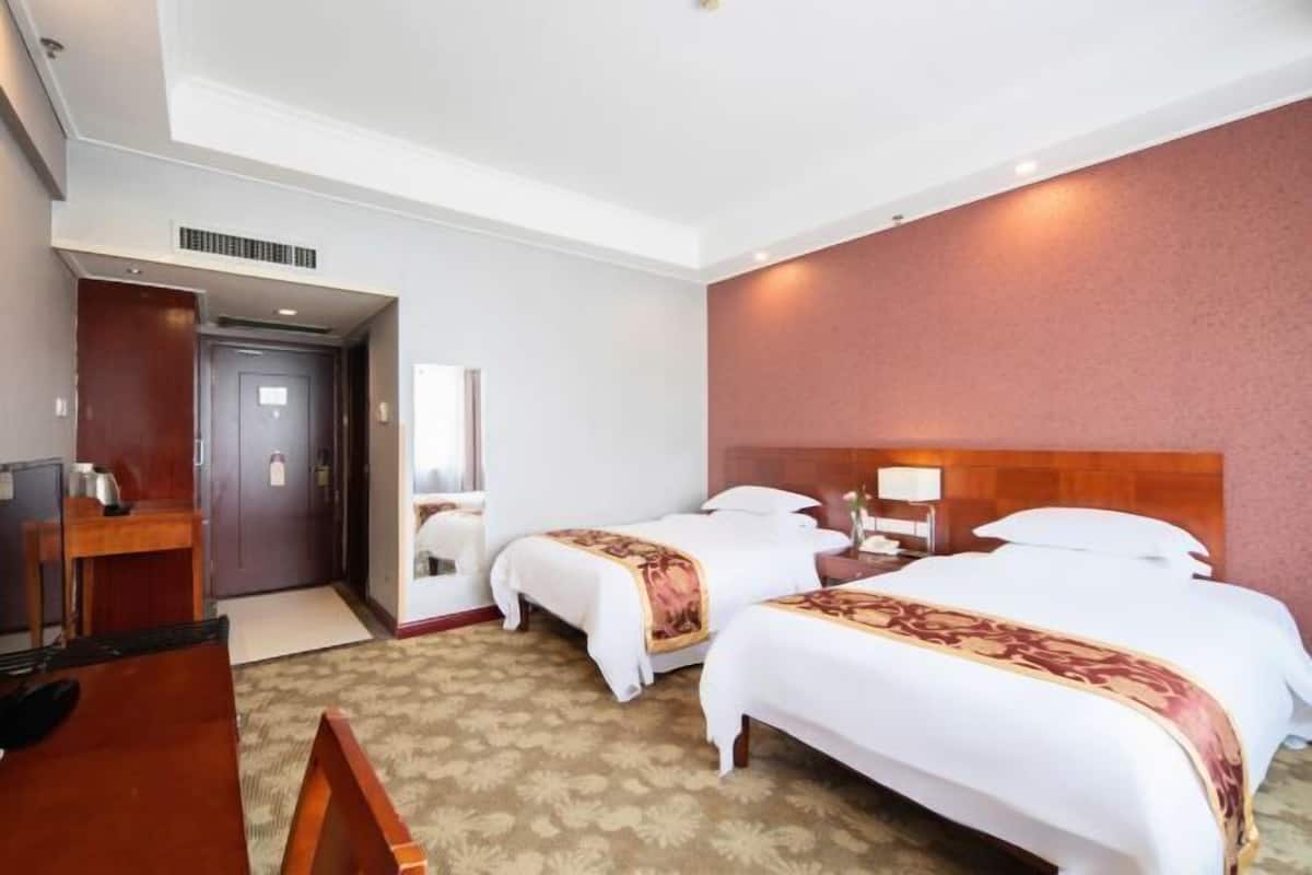 Minibar, in-room safe, alarm clocks
