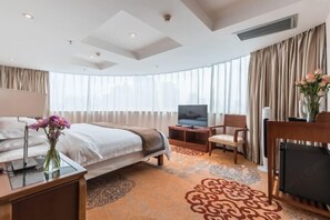 Minibar, una cassaforte in camera, orologio con sveglia