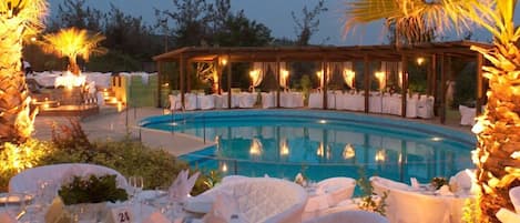 Outdoor pool, open 10:00 AM to 6:30 PM, pool umbrellas, sun loungers
