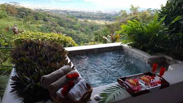 Couples treatment rooms, hot tub, body treatments, aromatherapy