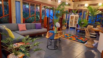 Couples treatment room(s), hot tub, body treatments, aromatherapy