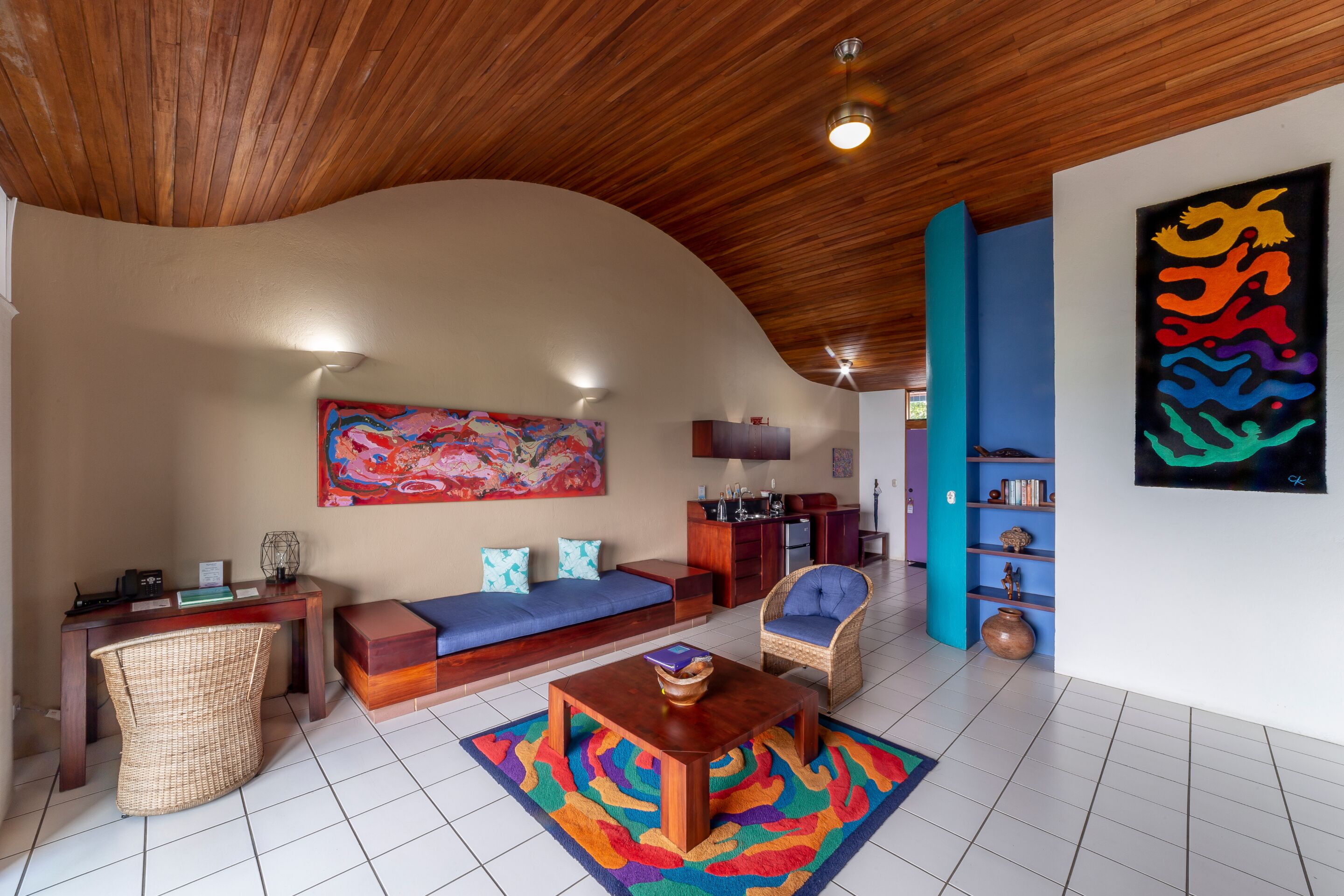 Prima plus1 king bed  | Living room