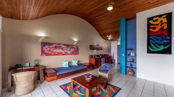 Prima plus1 king bed | Living room