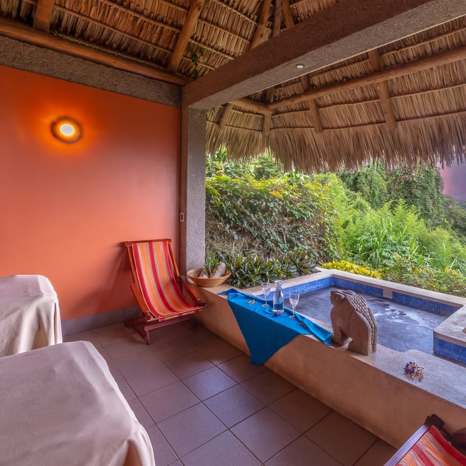 Couples treatment rooms, hot tub, body treatments, aromatherapy