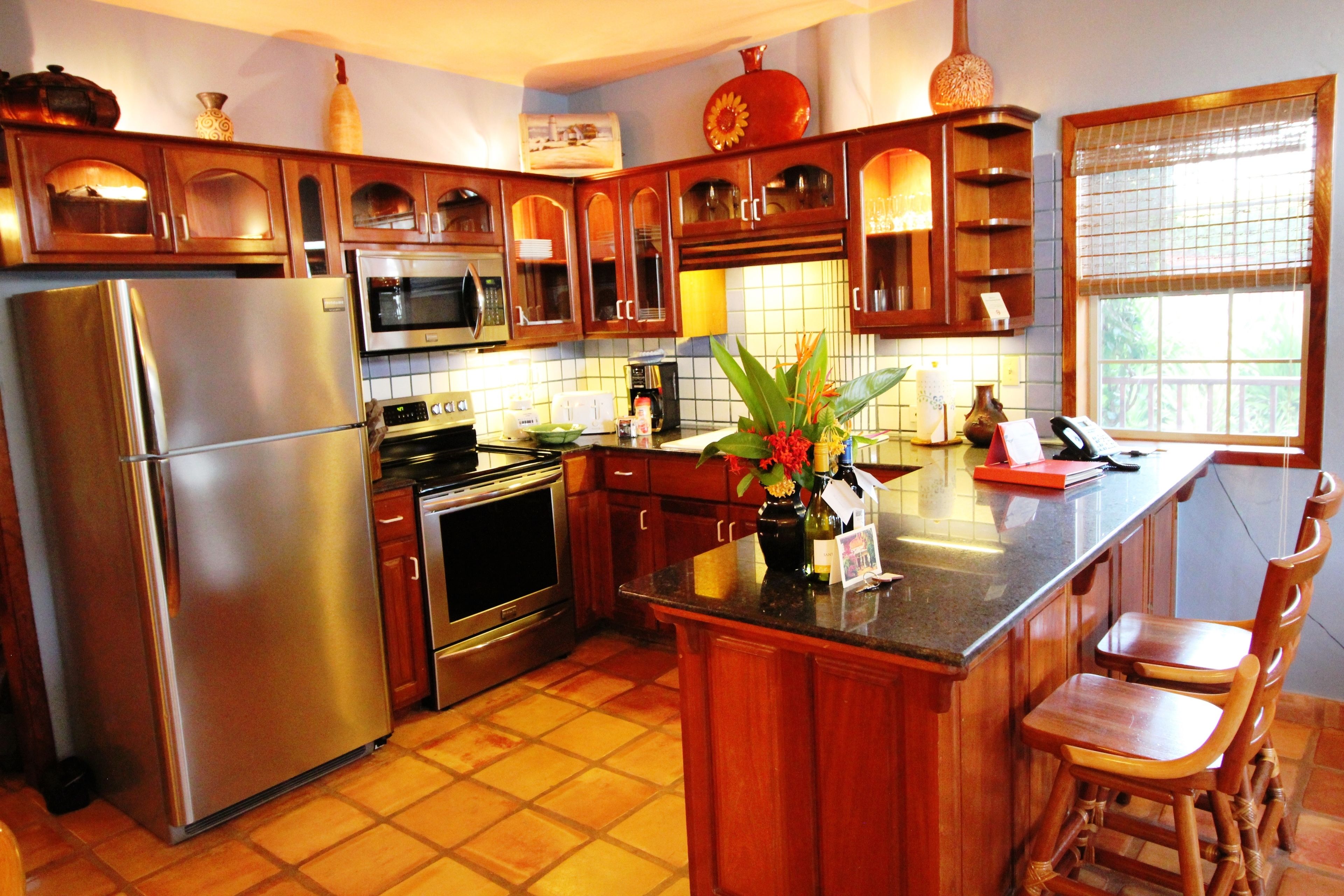 luxury villa, 2 bedrooms, partial ocean view (ground floor) | private kitchen | full-sized fridge, microwave, oven, stovetop