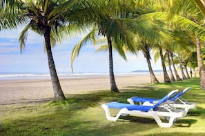 View from property - Alma Del Pacifico Beach Hotel & Spa (Parrita)