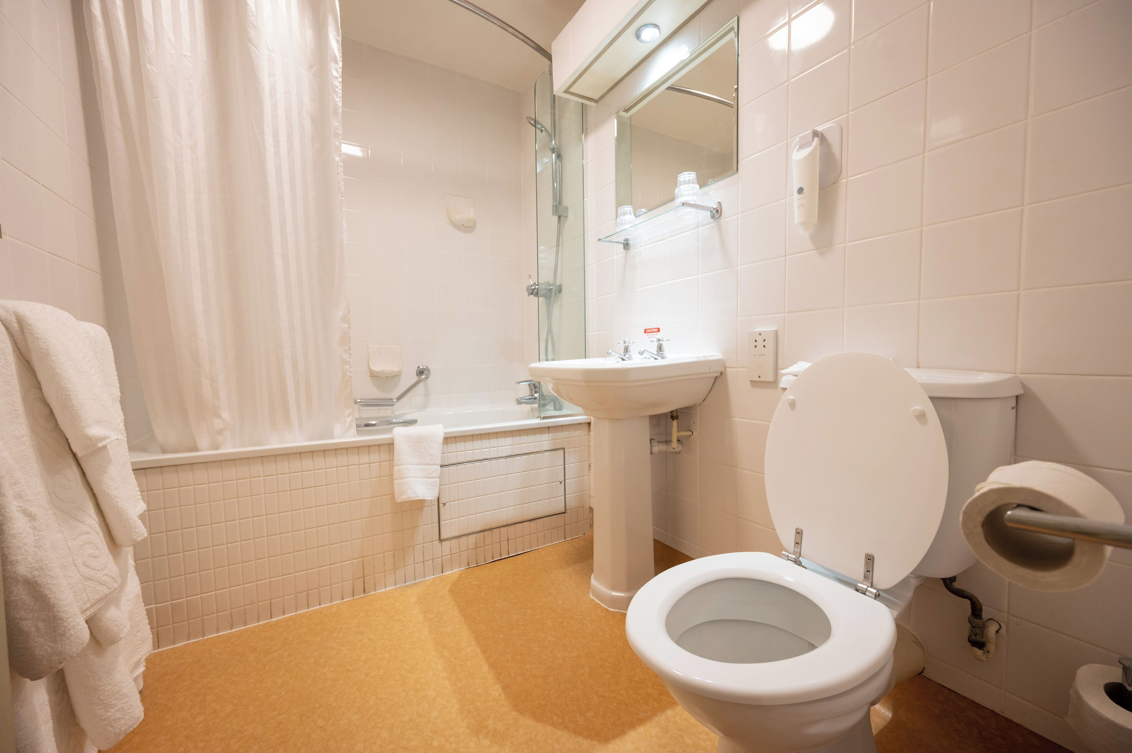 Family Room Sleeps 4 | Bathroom