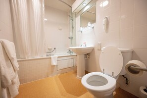 Family Room Sleeps 4 | Bathroom | Combined shower/bathtub, hair dryer, towels