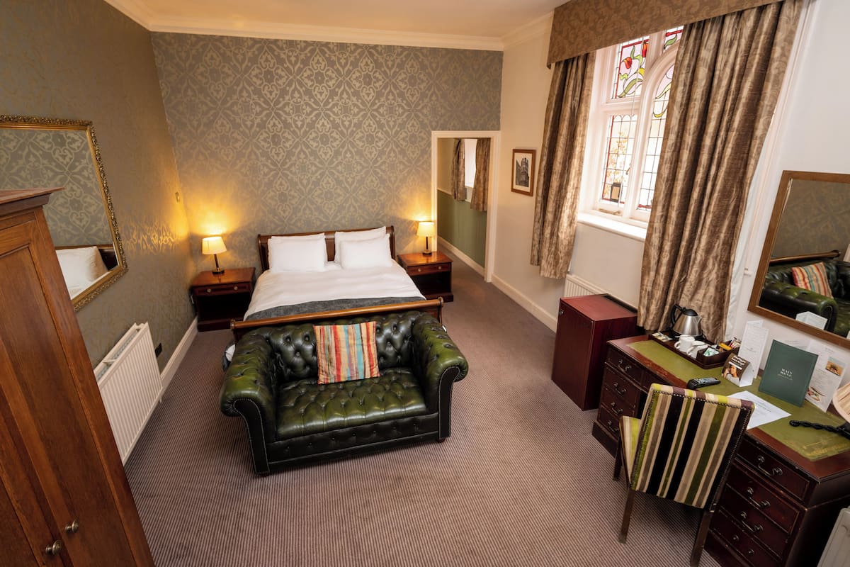 superior room | desk, iron/ironing board, free wifi