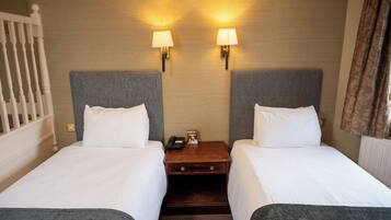 Twin Room | Desk, iron/ironing board, free WiFi, bed sheets