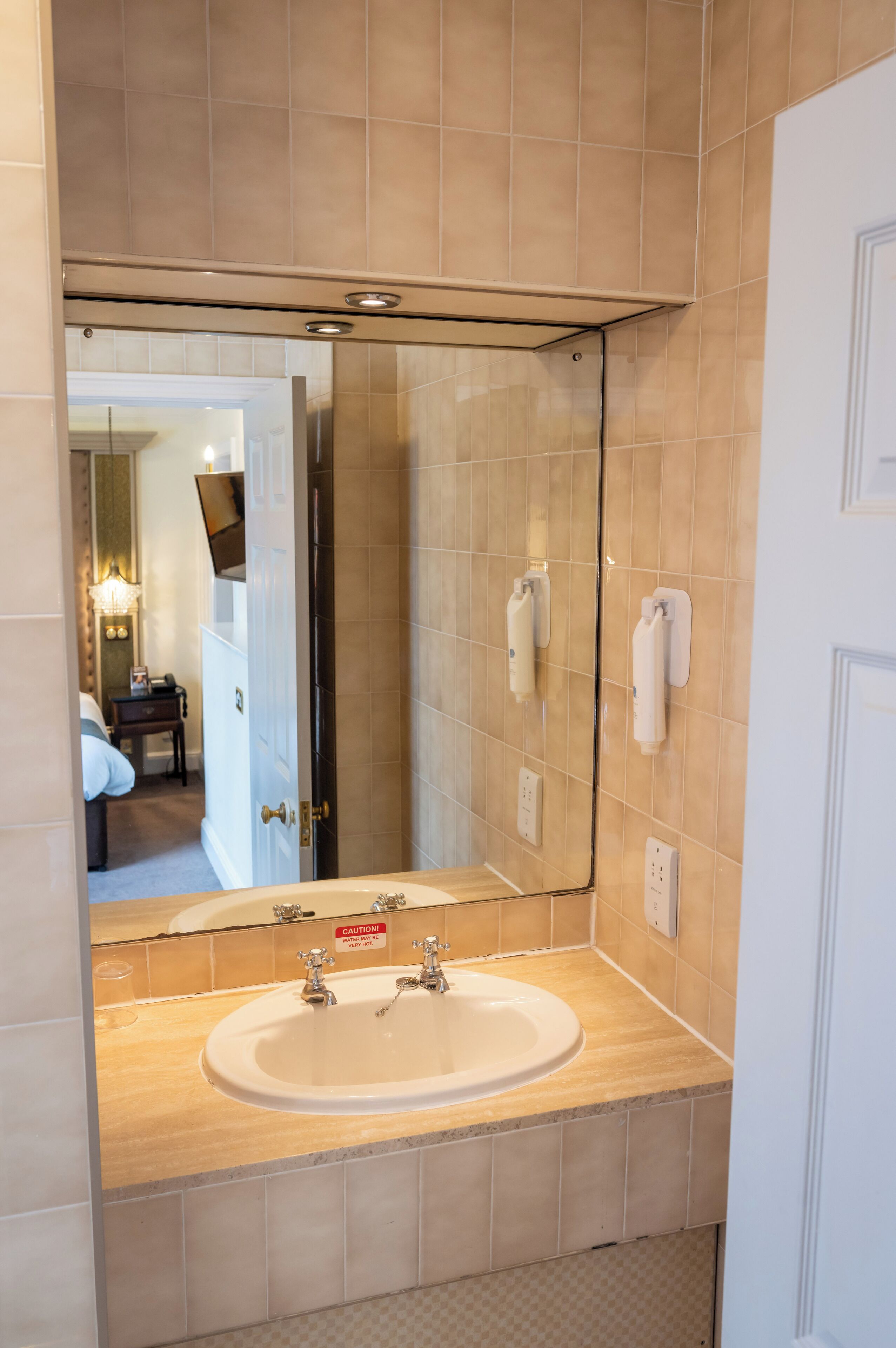 superior room | bathroom | combined shower/bathtub, hair dryer, towels
