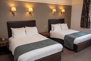 Family Room Sleeps 4 | Desk, iron/ironing board, free WiFi, bed sheets