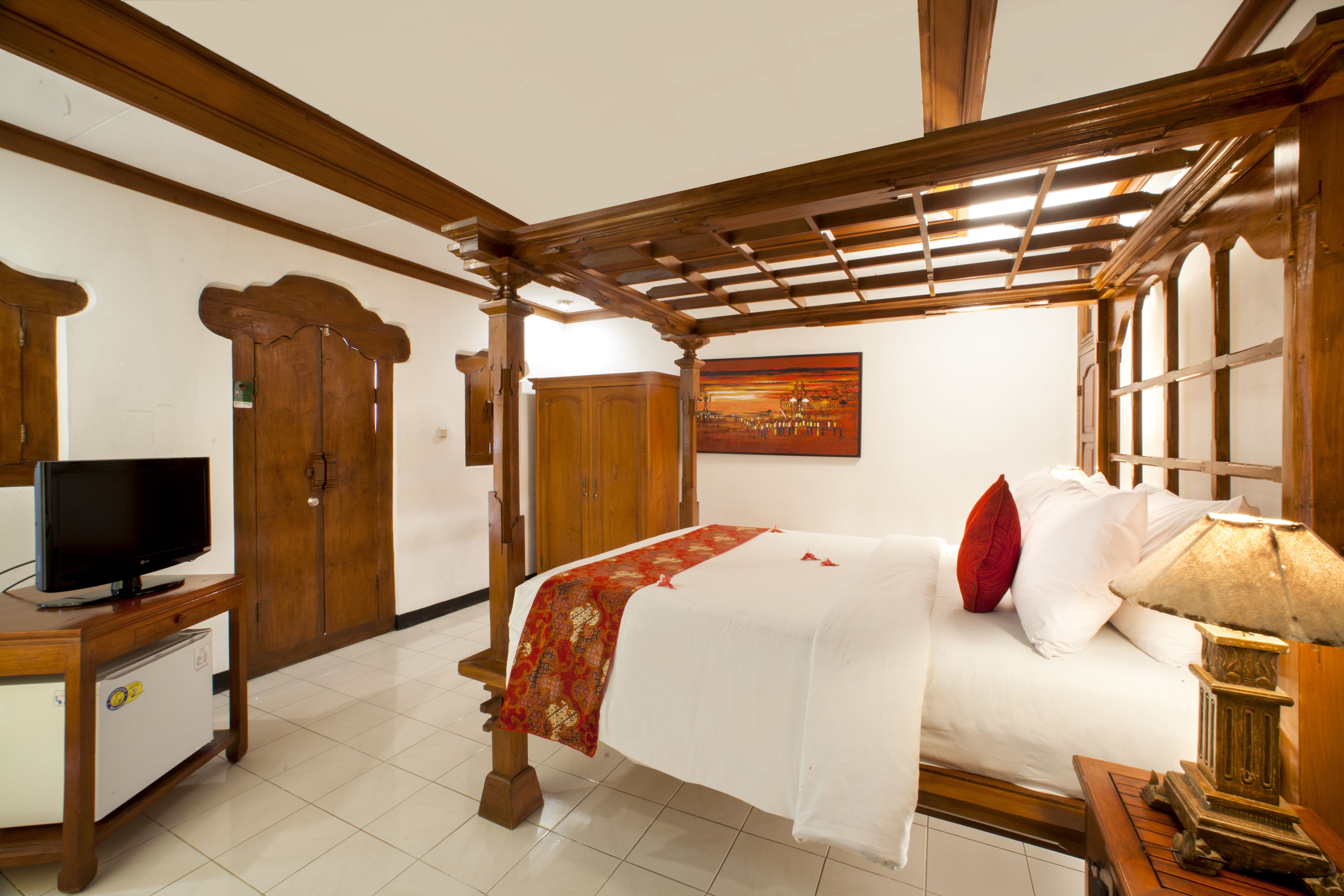 family suite | minibar, in-room safe, desk, free wifi