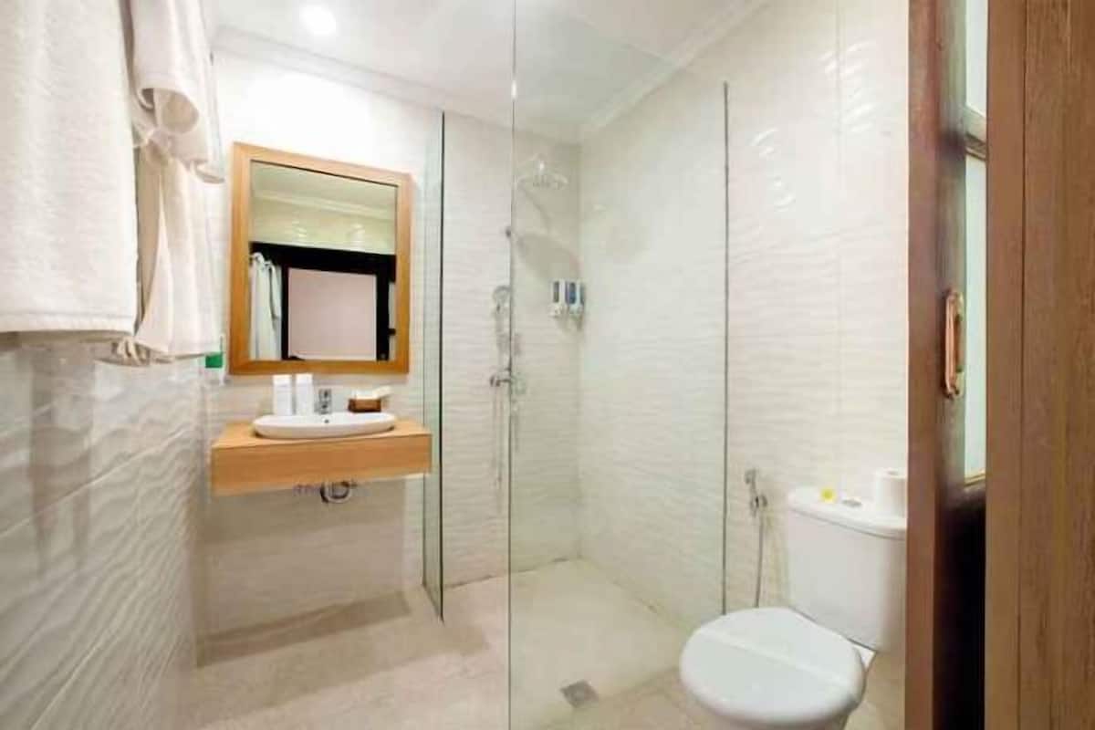 Phòng tắm | Dép đi trong nhà, khăn tắm