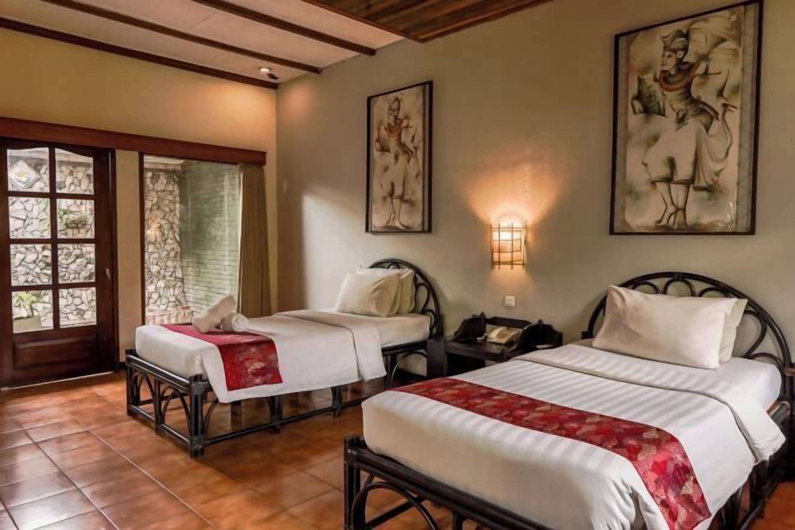 Minibar, in-room safe, desk, free WiFi