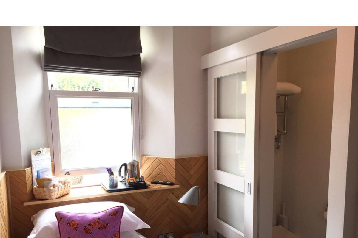 Single-Comfort-Ensuite with Shower-Room 14