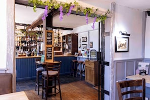 Breakfast, lunch and dinner served  - Cromwell Lodge Hotel by Greene King Inns (Banbury)