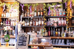 Se sirven desayunos, almuerzos y cenas; cocina local