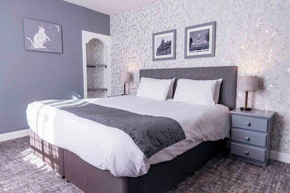 Double Room | Iron/ironing board, free WiFi, bed sheets - Cromwell Lodge Hotel by Greene King Inns (Banbury)