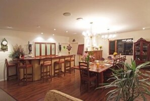 Dining - Chalet Eiger (Acacia Bay)