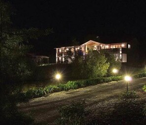 Front of property – evening/night - Chalet Eiger (Acacia Bay)