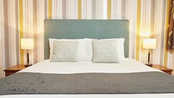 مكتب ومكواة/لوح كي وواي فاي مجانًا