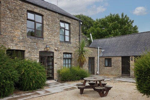 Hunters Hall Tetbury by Greene King Inns