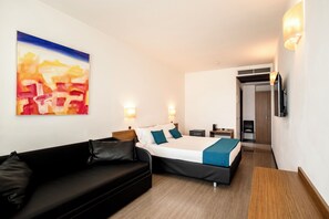 Junior Suite, 1 Queen Bed with Sofa bed
