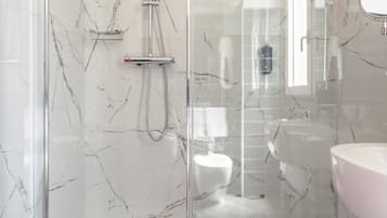 Junior Suite, 1 Queen Bed with Sofa bed | Bathroom | Shower, rainfall showerhead, free toiletries, hair dryer