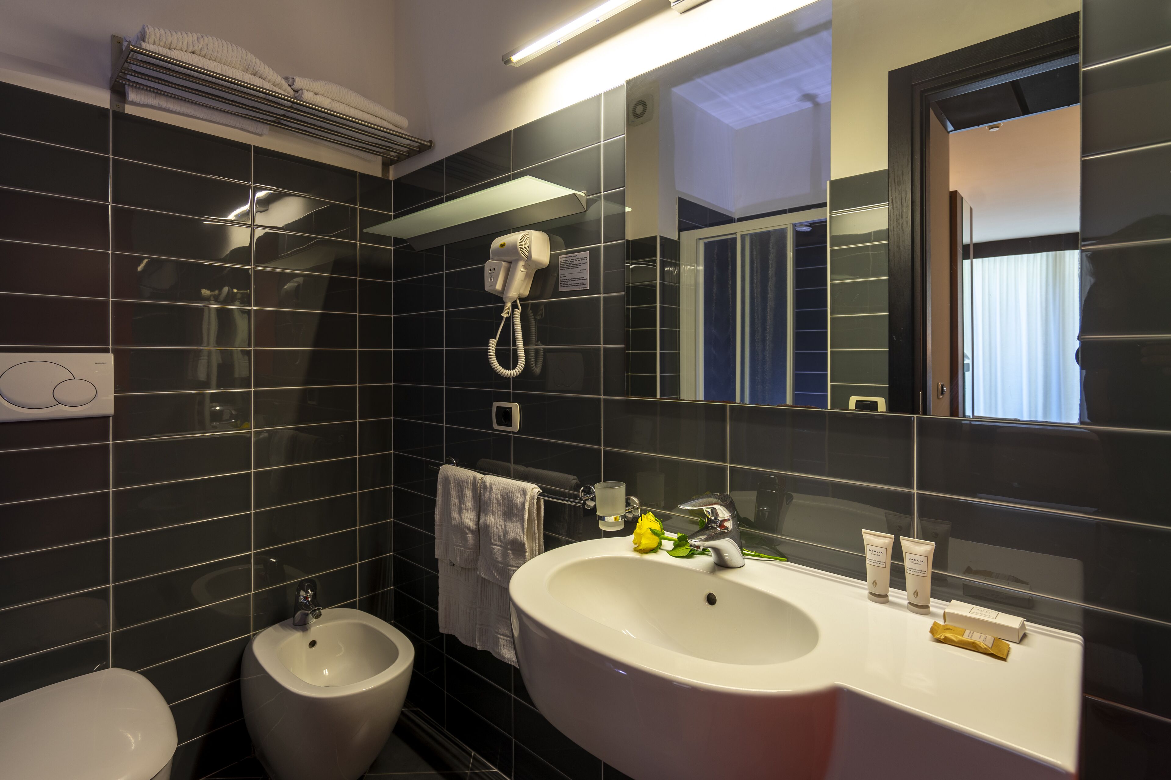 quadruple room | 1 bedroom, minibar, in-room safe, desk