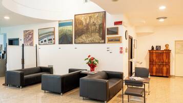 Coin salon dans le hall