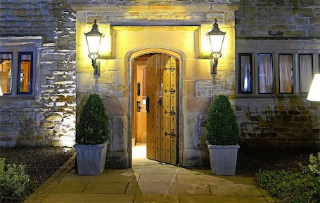 Property entrance. Stanley House Hotel & Spa