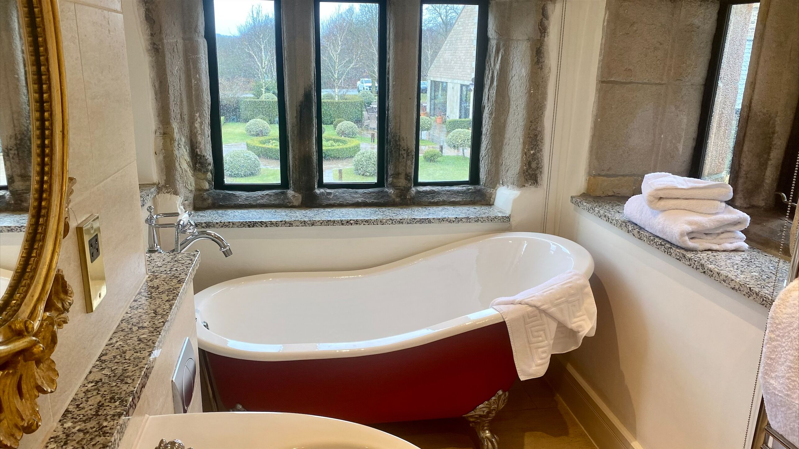 luxury double room, garden view | bathroom | separate bathtub and shower, free toiletries, hair dryer, towels