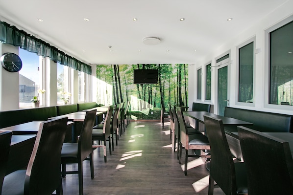 Free daily continental breakfast - Brunnby Hotel (Arsta)