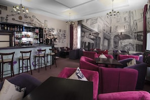 Bar (on property) - Flowers Hotel (Chisinau)