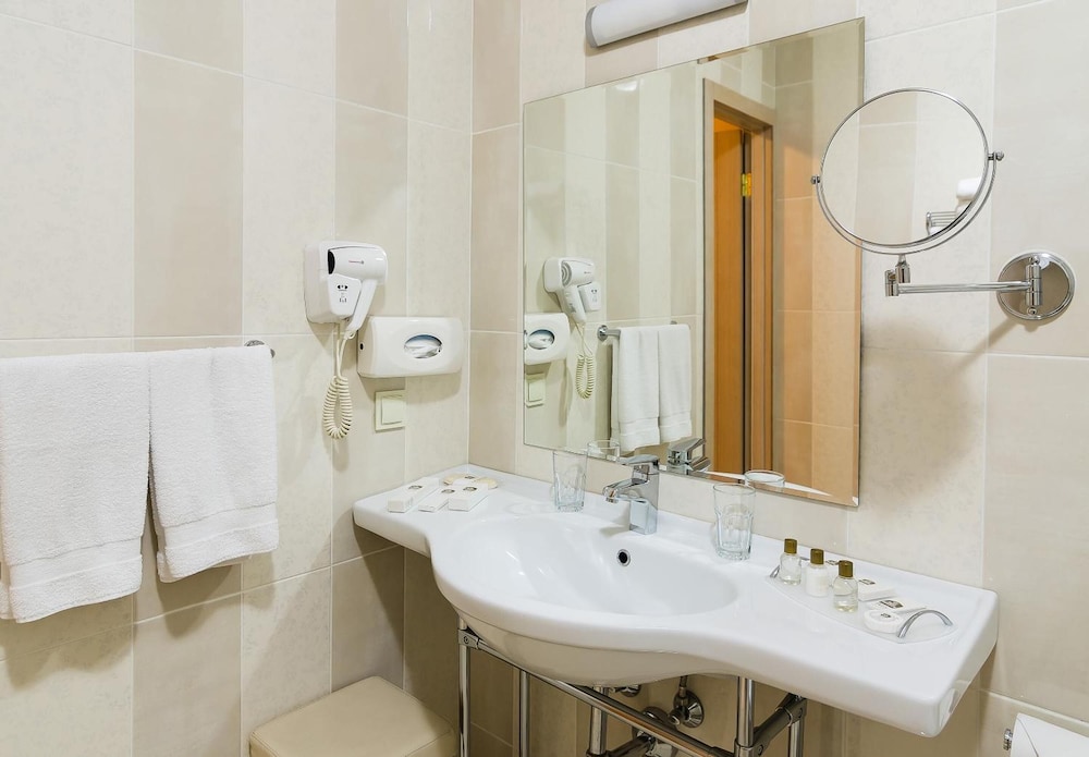 Flowers Hotel by null